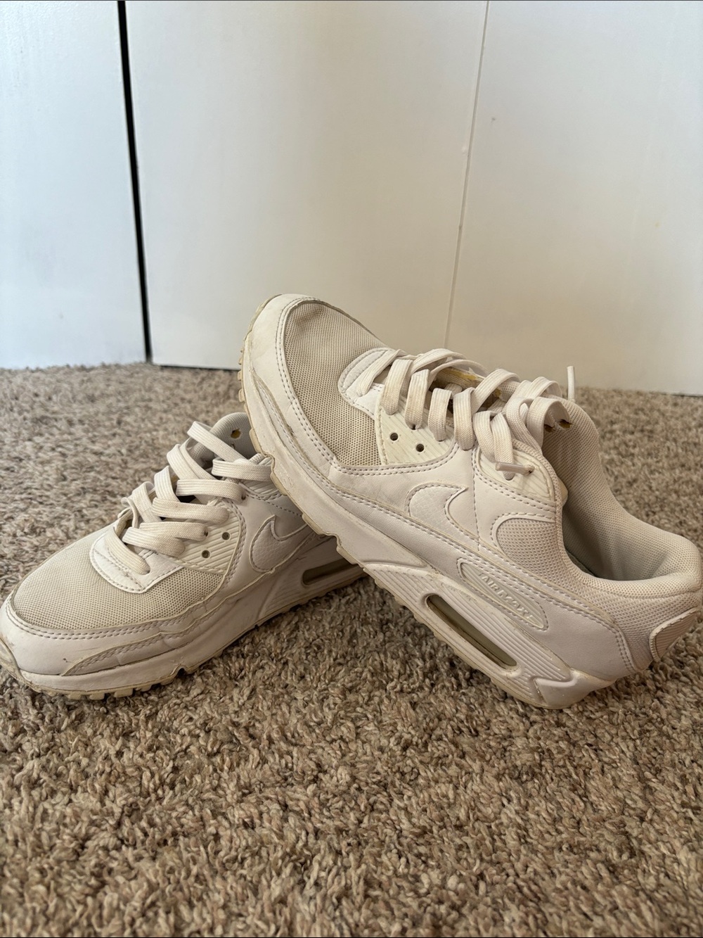 Nike air max Women’s White Athletic Sneakers